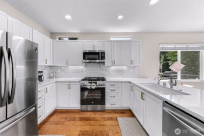 23977 SE 10th Street , Sammamish, WA 98075-8134 - Photo 2