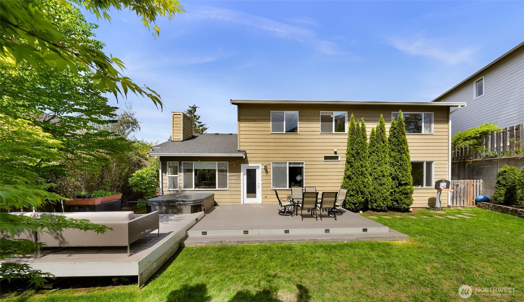 23977 SE 10th Street , Sammamish, WA 98075-8134