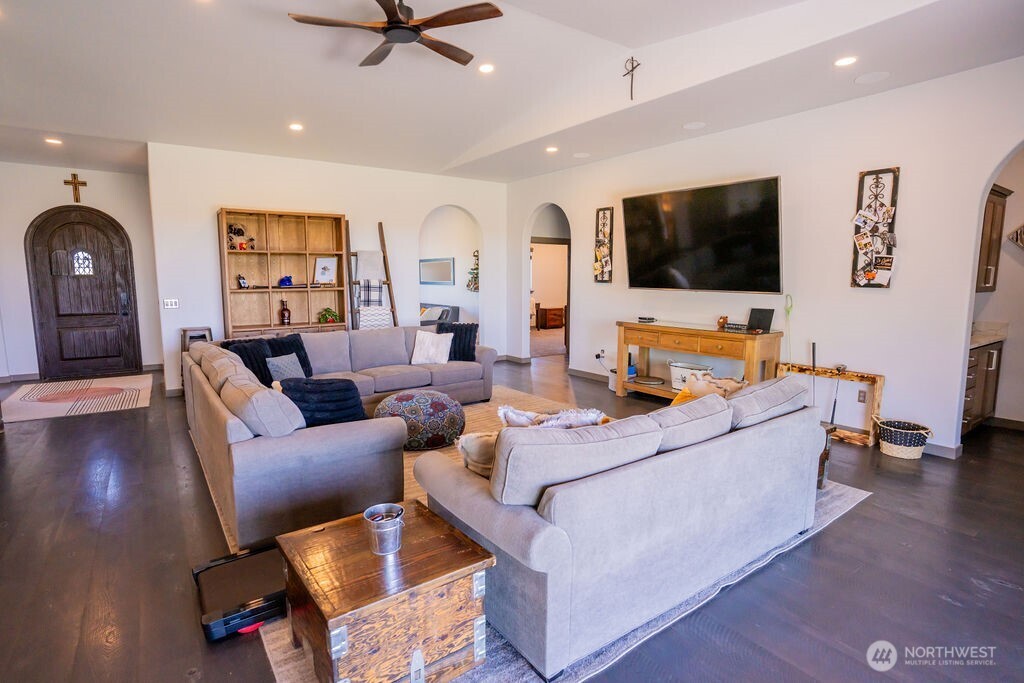 3962 Road F NE, Moses Lake, WA 98837