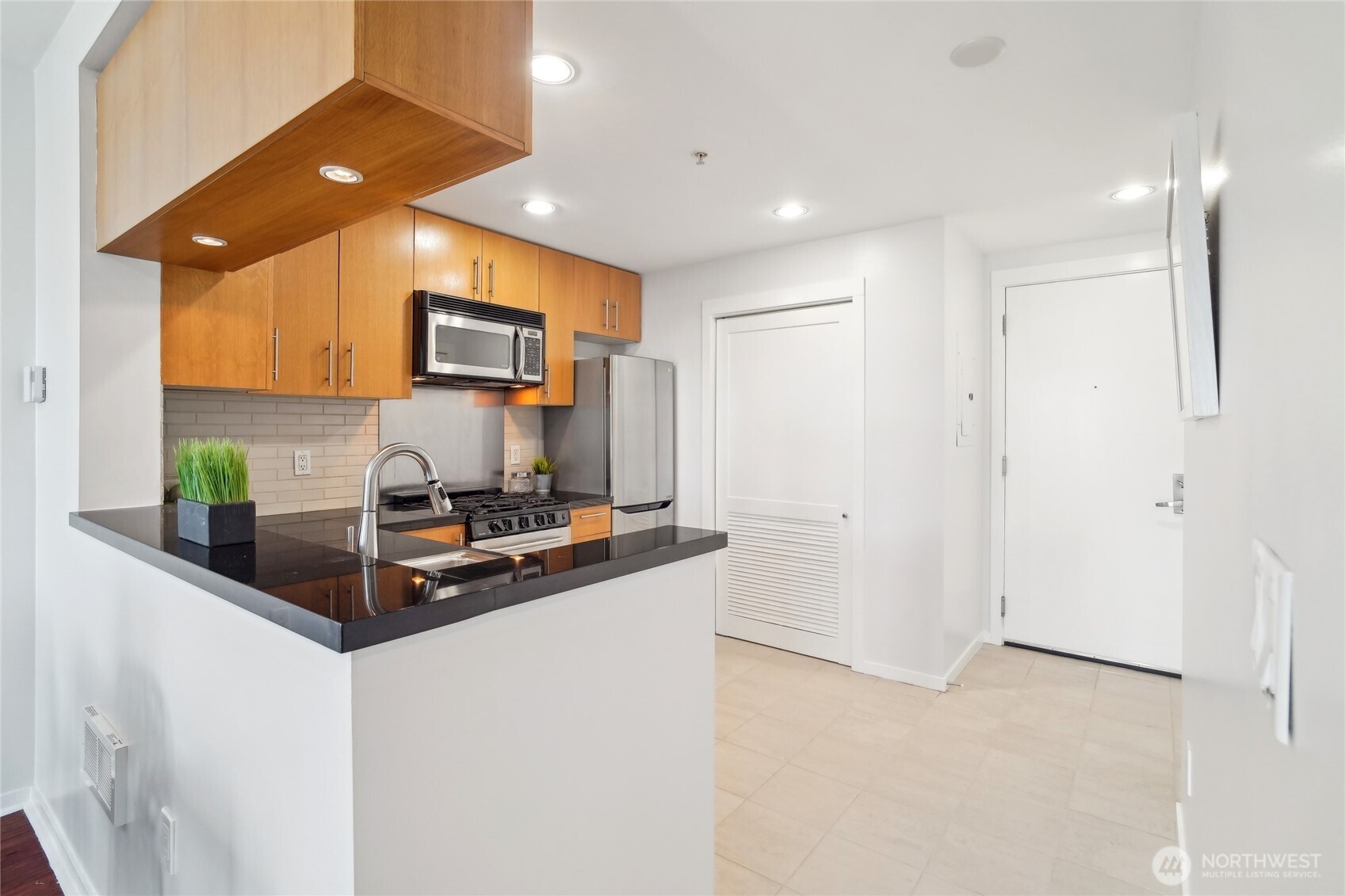 2721 1st Avenue #906, Seattle, WA 98121