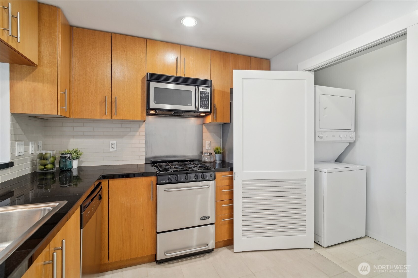 2721 1st Avenue #906, Seattle, WA 98121