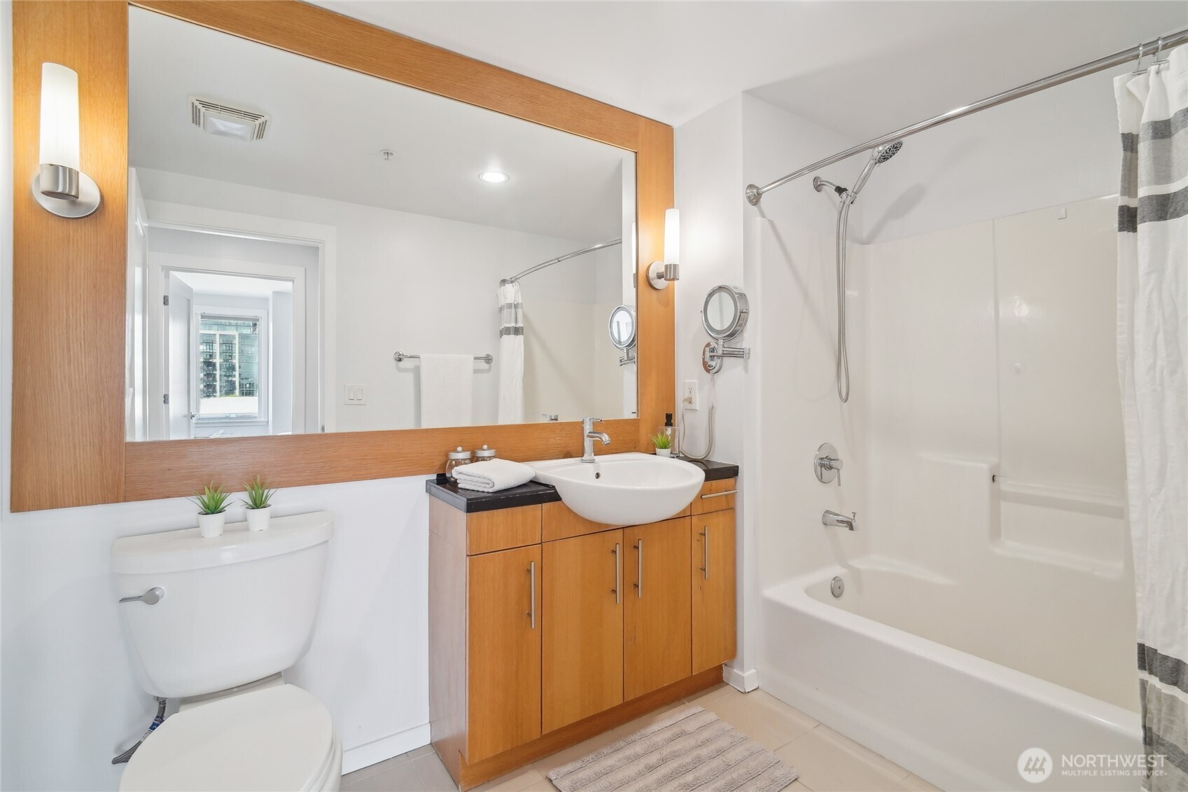 2721 1st Avenue #906, Seattle, WA 98121