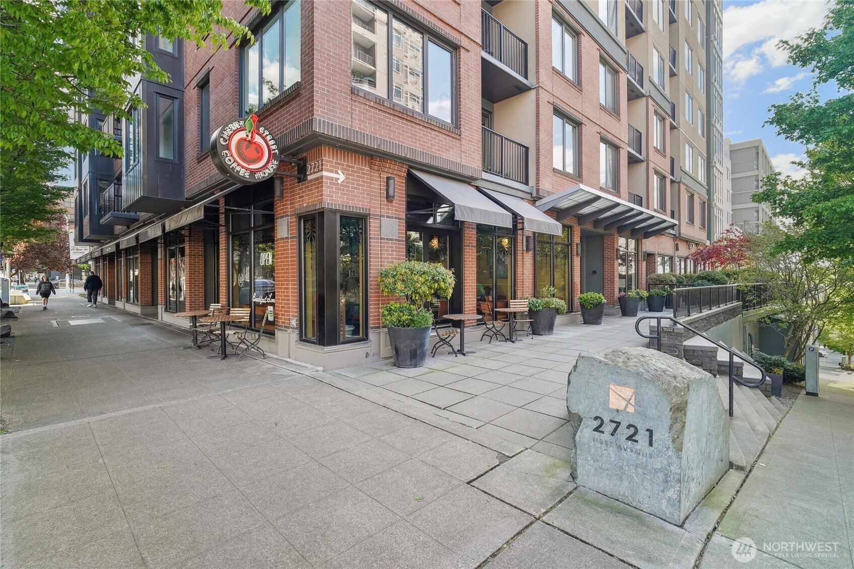 2721 1st Avenue #906, Seattle, WA 98121