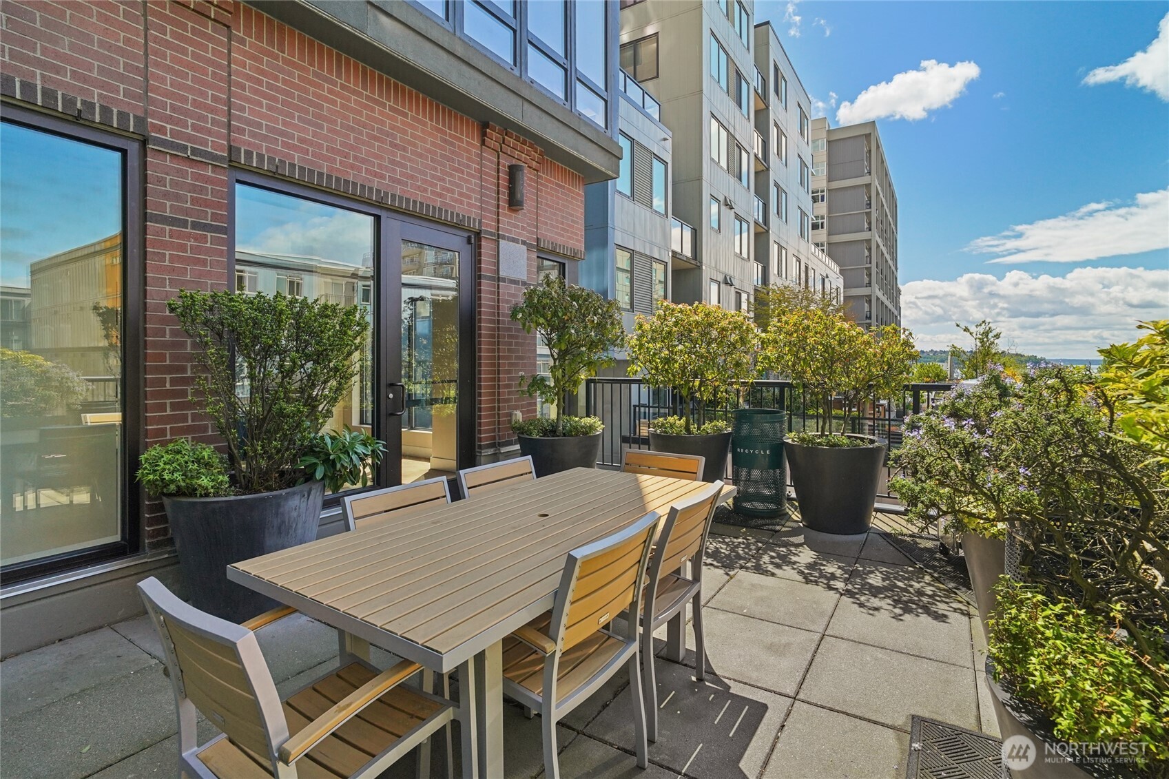 2721 1st Avenue #906, Seattle, WA 98121