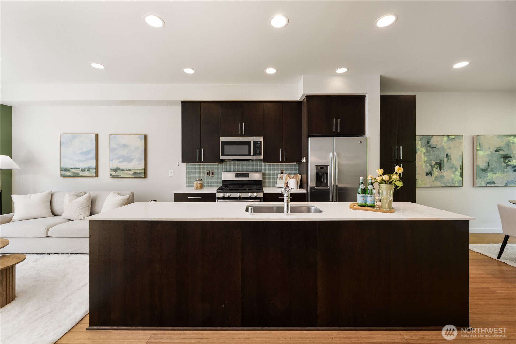 2705 S Charlestown Street , Seattle, WA 98108