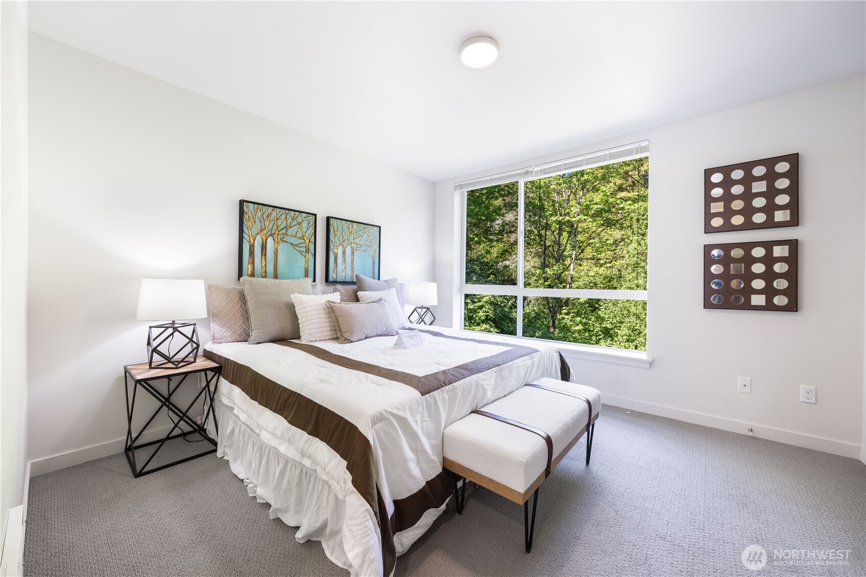 2705 S Charlestown Street , Seattle, WA 98108