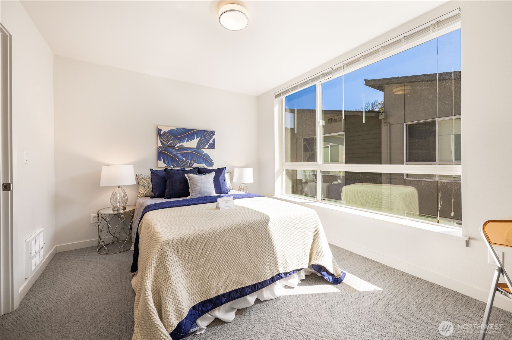 2705 S Charlestown Street , Seattle, WA 98108