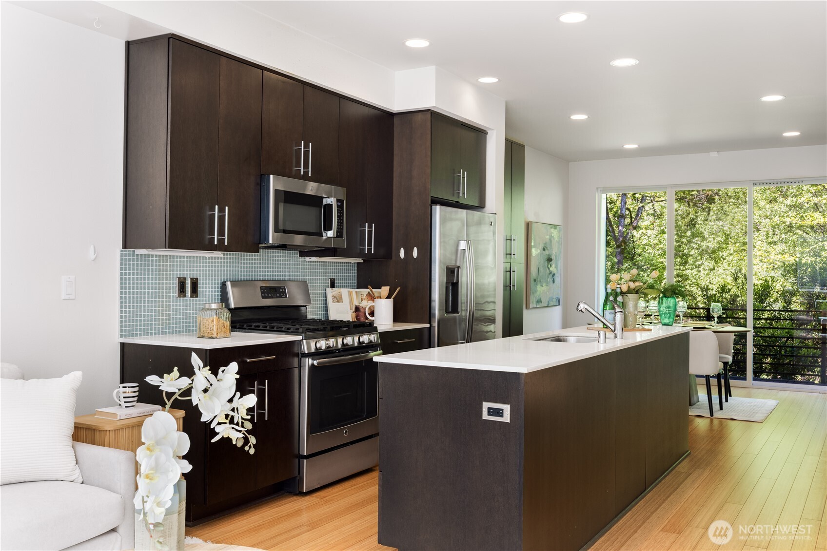 2705 S Charlestown Street , Seattle, WA 98108