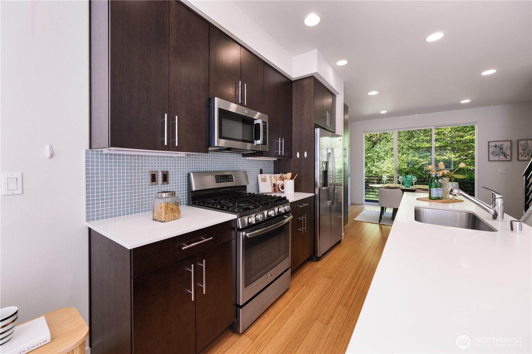 2705 S Charlestown Street , Seattle, WA 98108