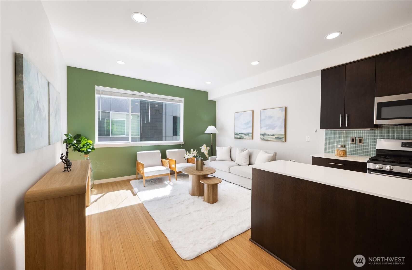 2705 S Charlestown Street , Seattle, WA 98108