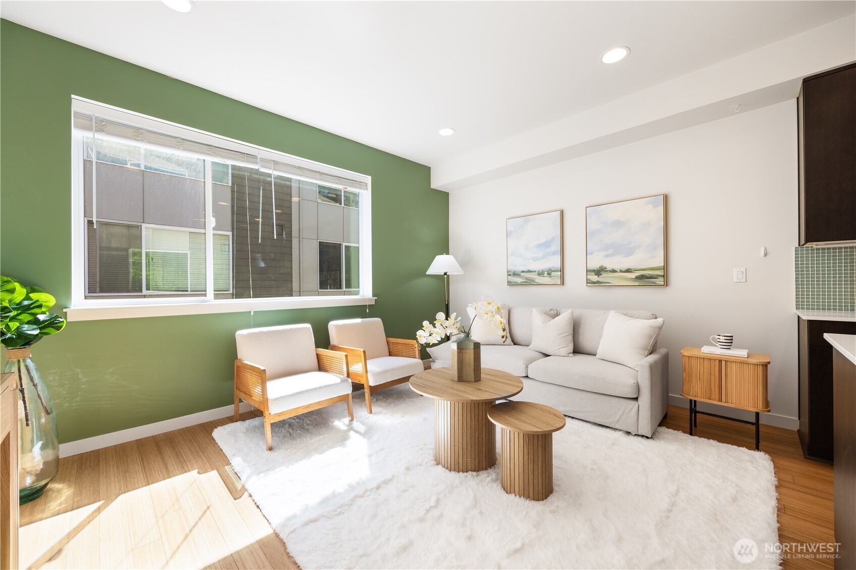 2705 S Charlestown Street , Seattle, WA 98108