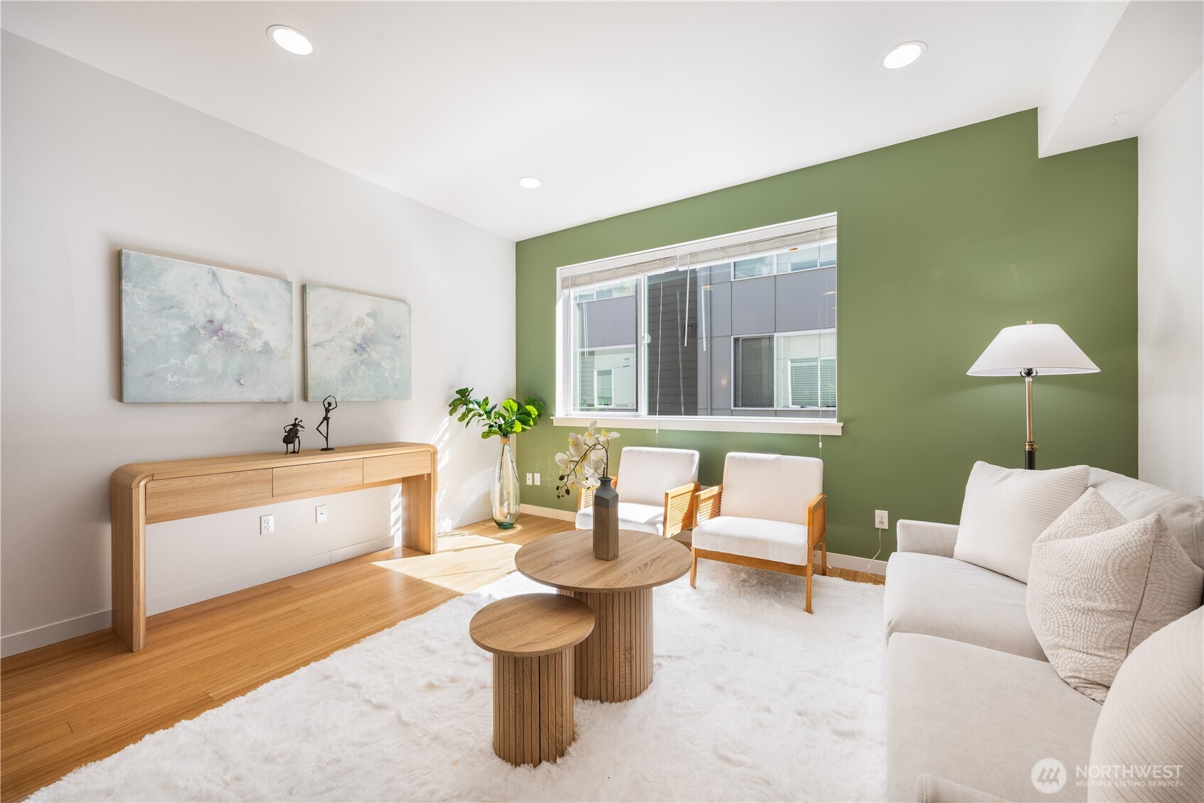 2705 S Charlestown Street , Seattle, WA 98108
