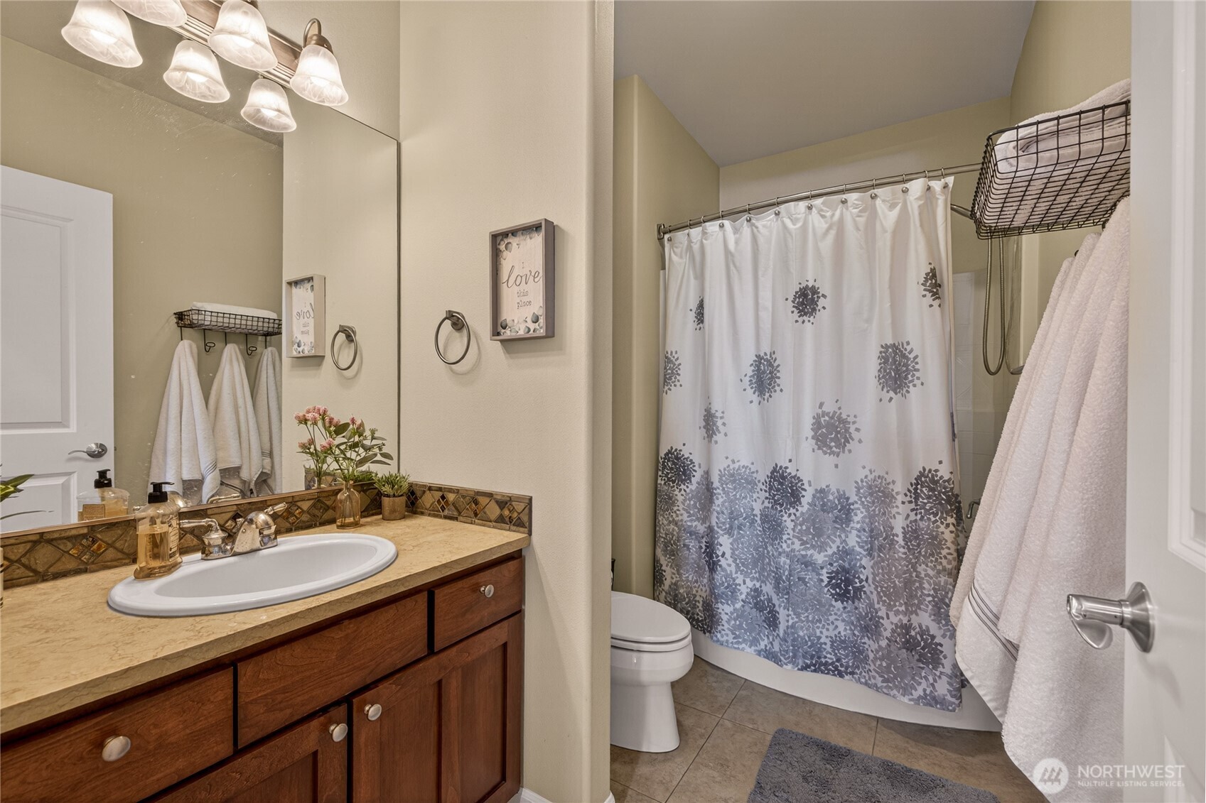 9349 NW Canyon Drive , Quincy, WA 98848