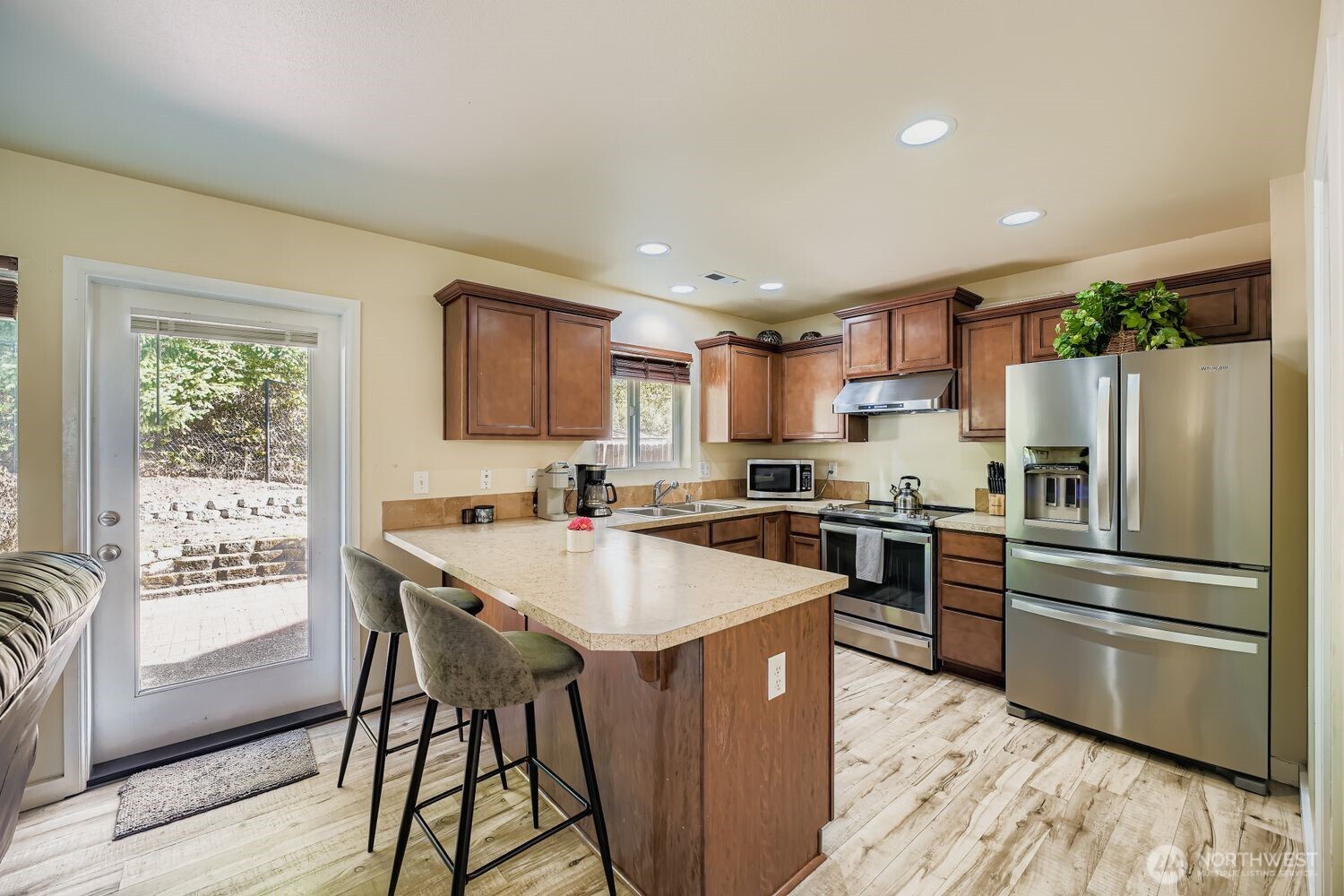 3971 E Roosevelt Avenue , Tacoma, WA 98404