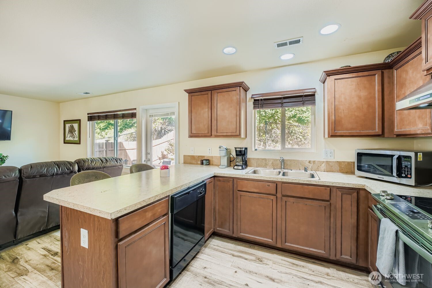3971 E Roosevelt Avenue , Tacoma, WA 98404