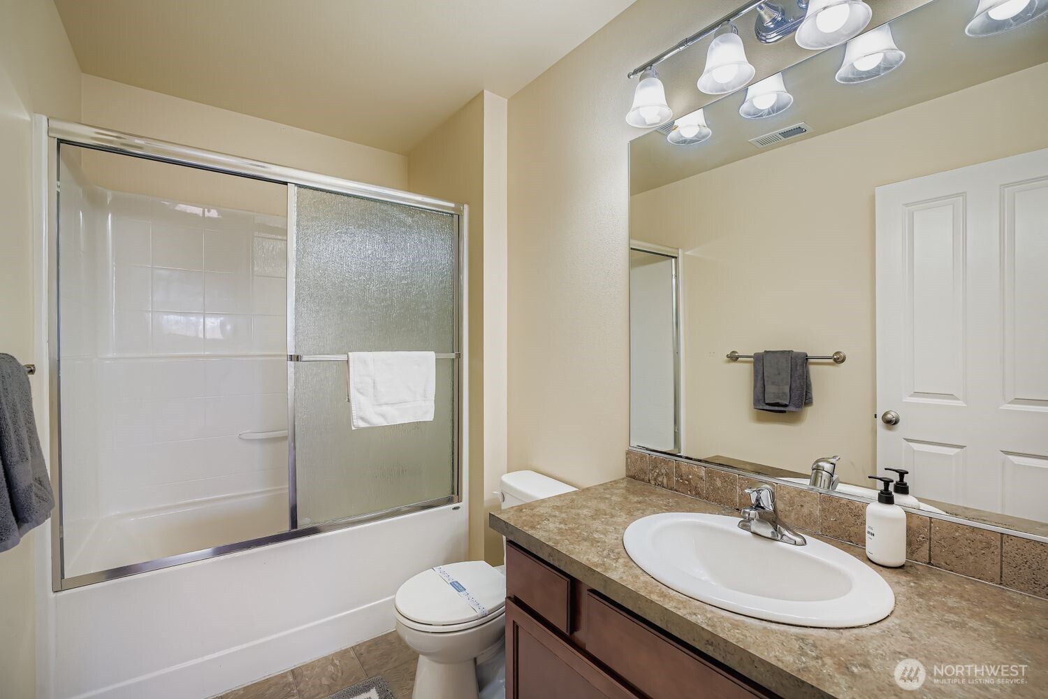 3971 E Roosevelt Avenue , Tacoma, WA 98404