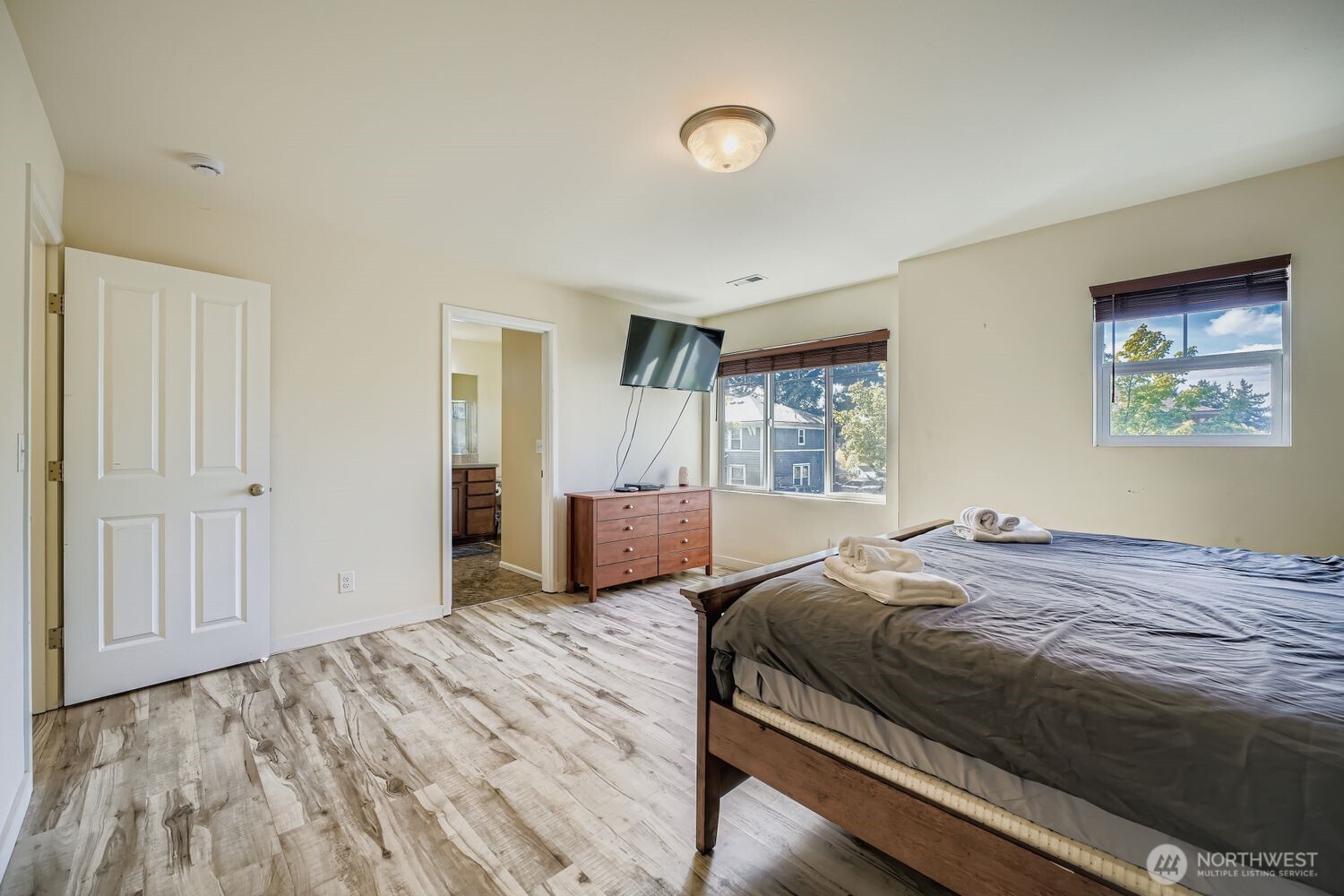 3971 E Roosevelt Avenue , Tacoma, WA 98404
