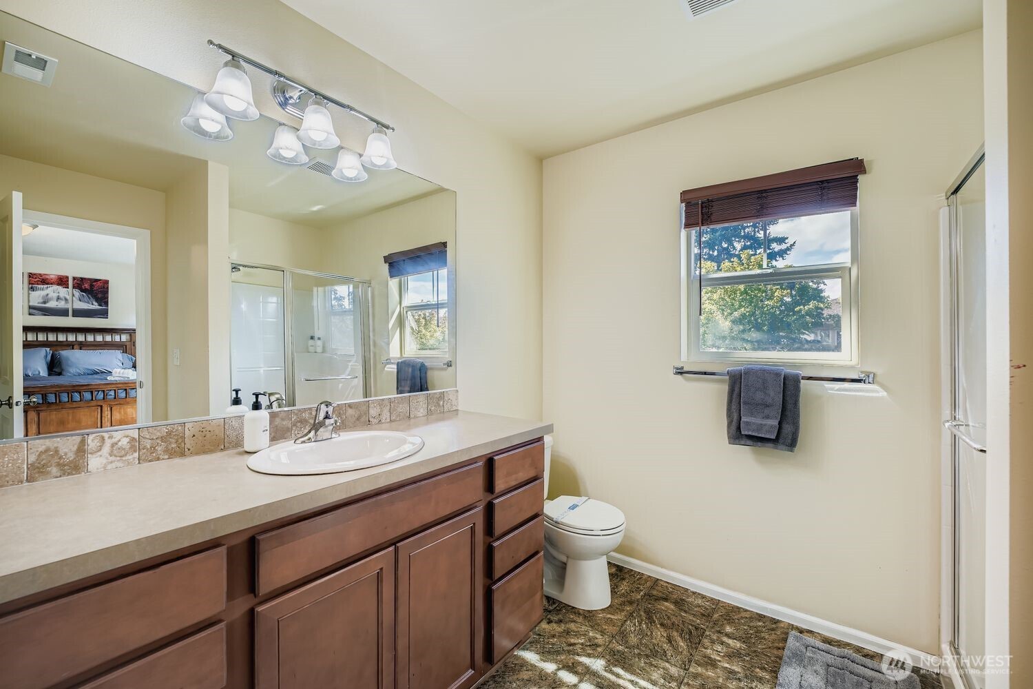 3971 E Roosevelt Avenue , Tacoma, WA 98404