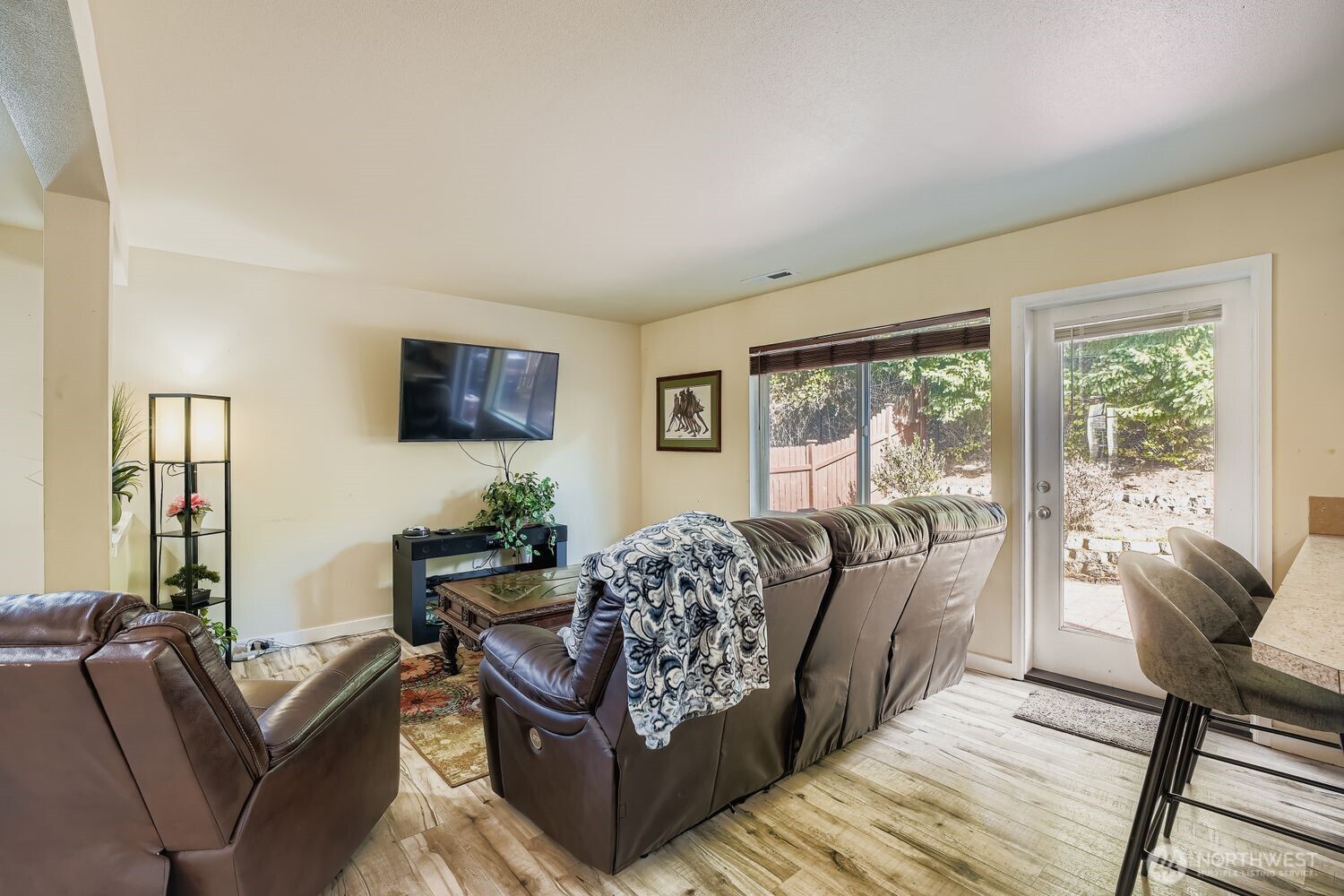3971 E Roosevelt Avenue , Tacoma, WA 98404