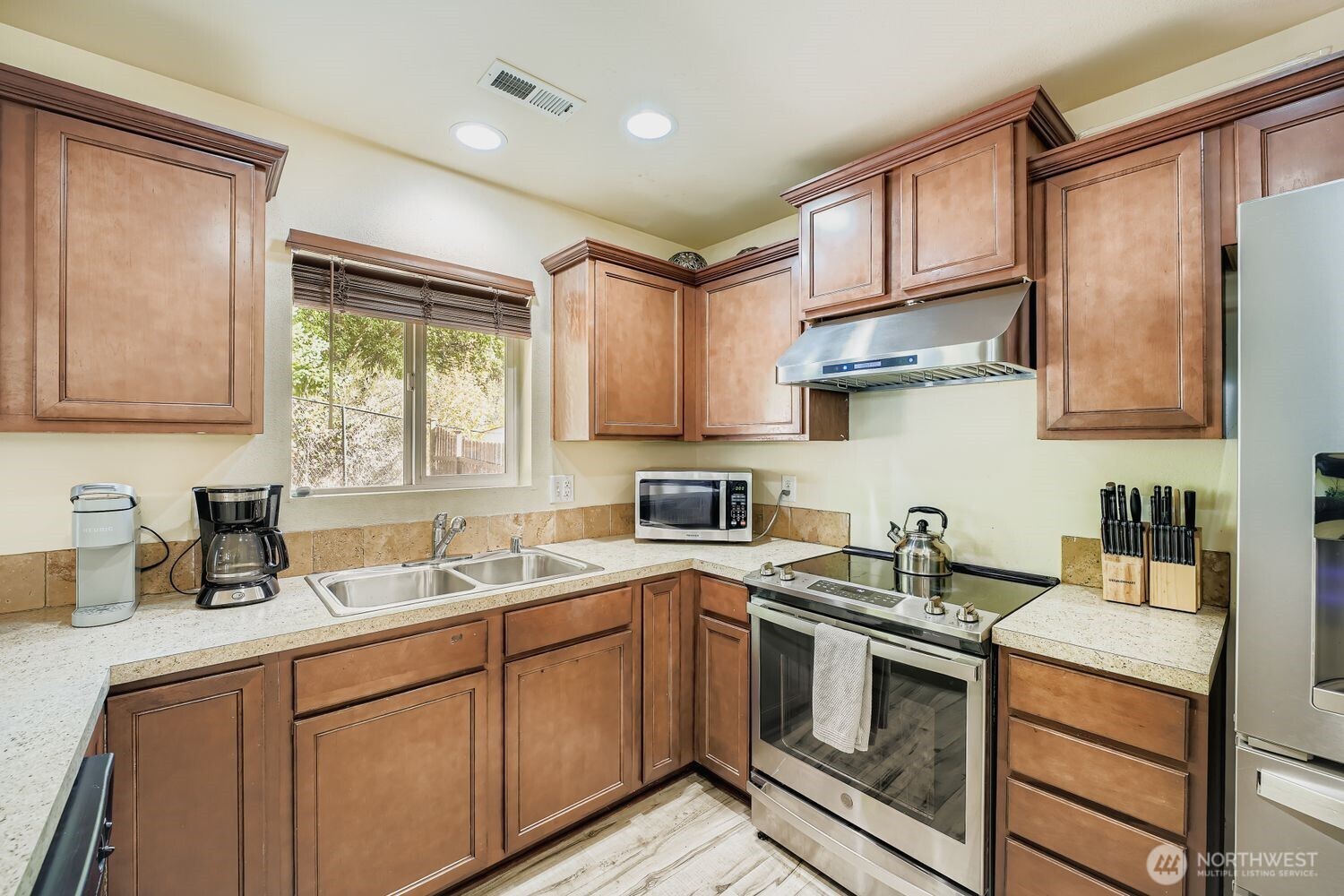 3971 E Roosevelt Avenue , Tacoma, WA 98404