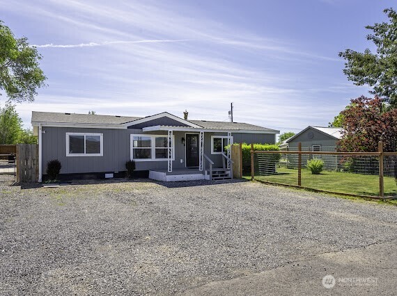 10369 Northern Avenue NE, Coulee City, WA 99115