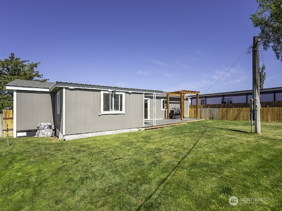 10369 Northern Avenue NE, Coulee City, WA 99115