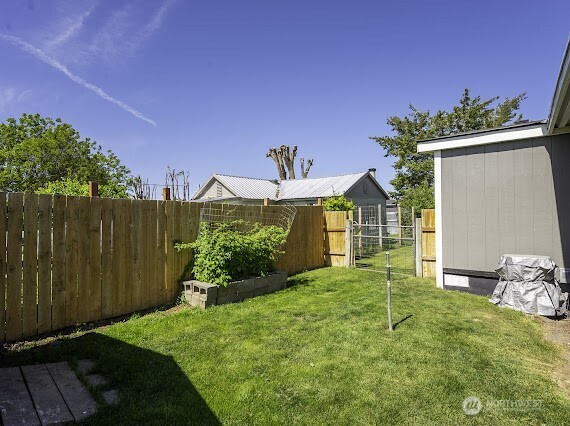 10369 Northern Avenue NE, Coulee City, WA 99115