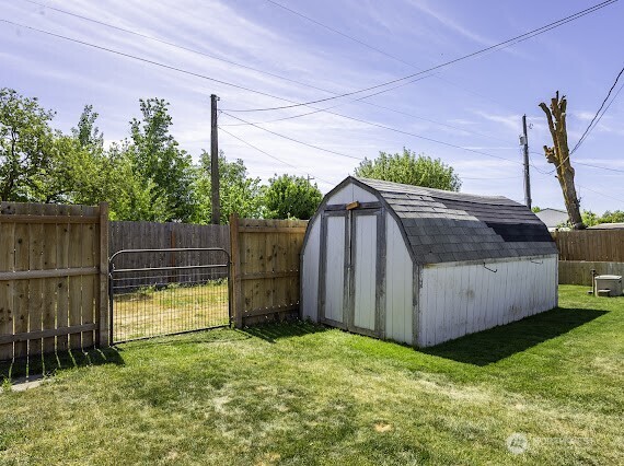 10369 Northern Avenue NE, Coulee City, WA 99115