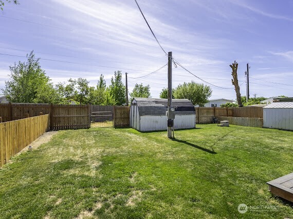 10369 Northern Avenue NE, Coulee City, WA 99115