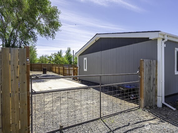 10369 Northern Avenue NE, Coulee City, WA 99115
