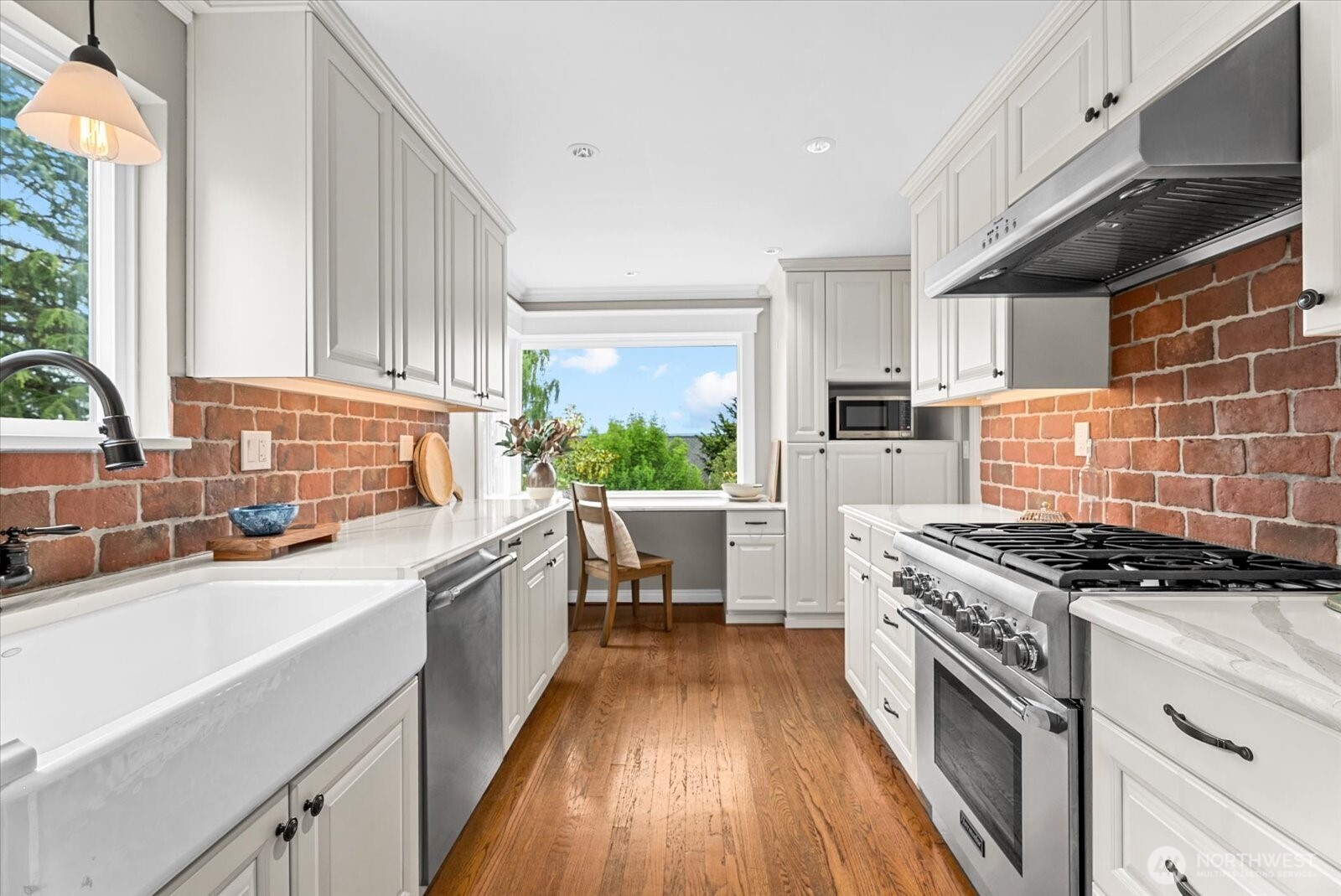 4565 E Laurel Drive NE, Seattle, WA 98105-3838