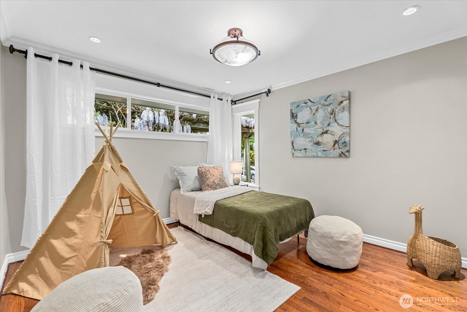 4565 E Laurel Drive NE, Seattle, WA 98105-3838