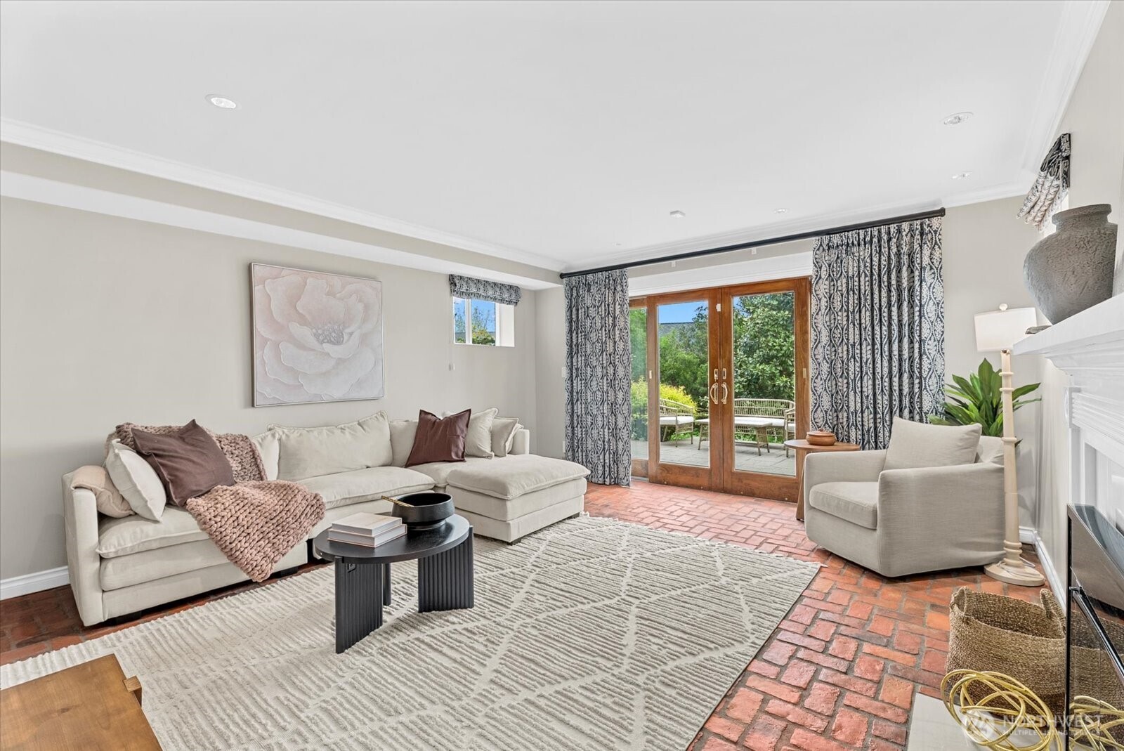 4565 E Laurel Drive NE, Seattle, WA 98105-3838