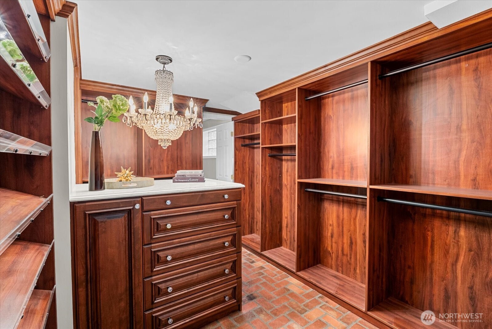 4565 E Laurel Drive NE, Seattle, WA 98105-3838