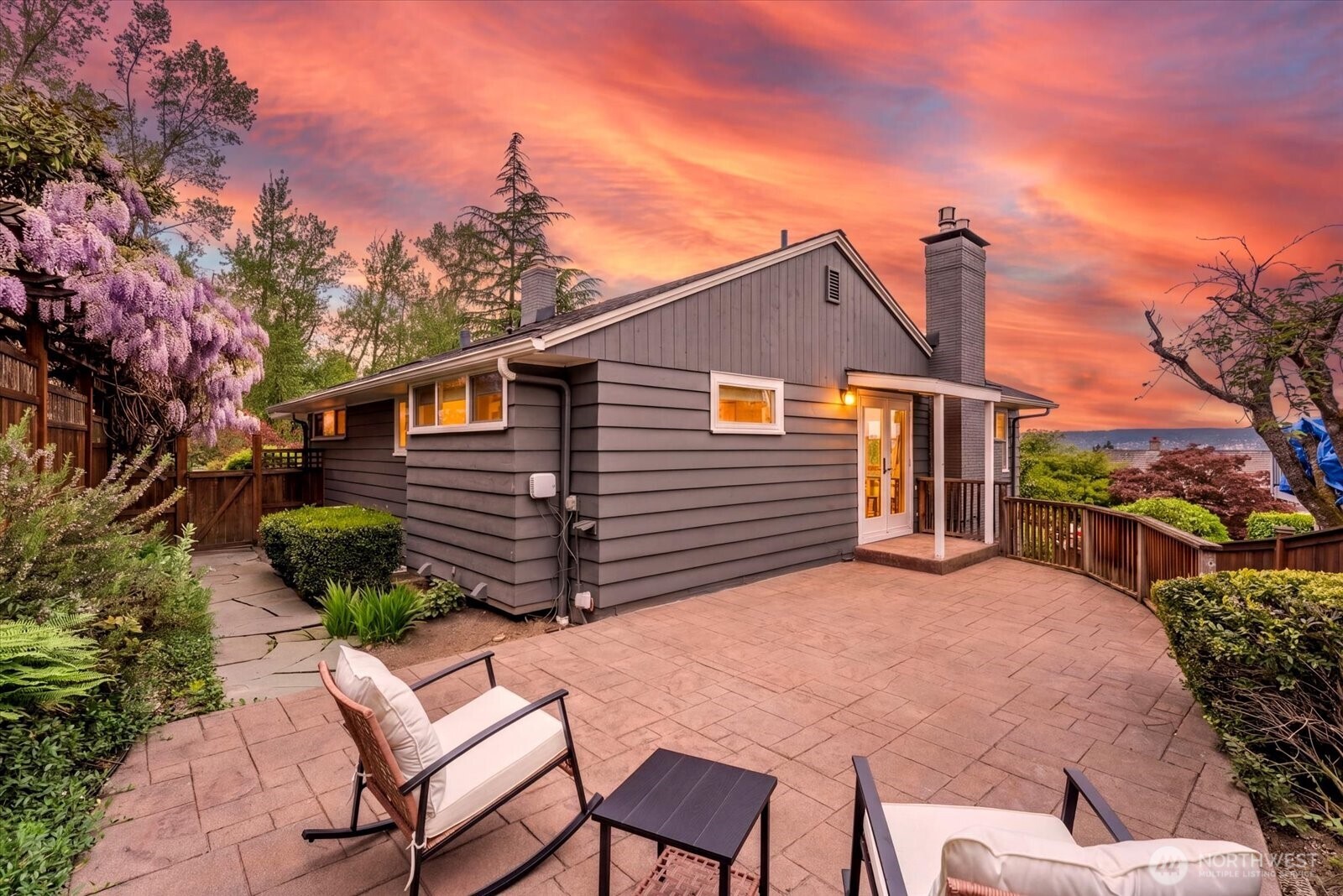 4565 E Laurel Drive NE, Seattle, WA 98105-3838