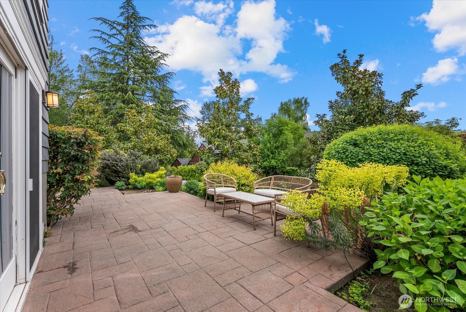 4565 E Laurel Drive NE, Seattle, WA 98105-3838