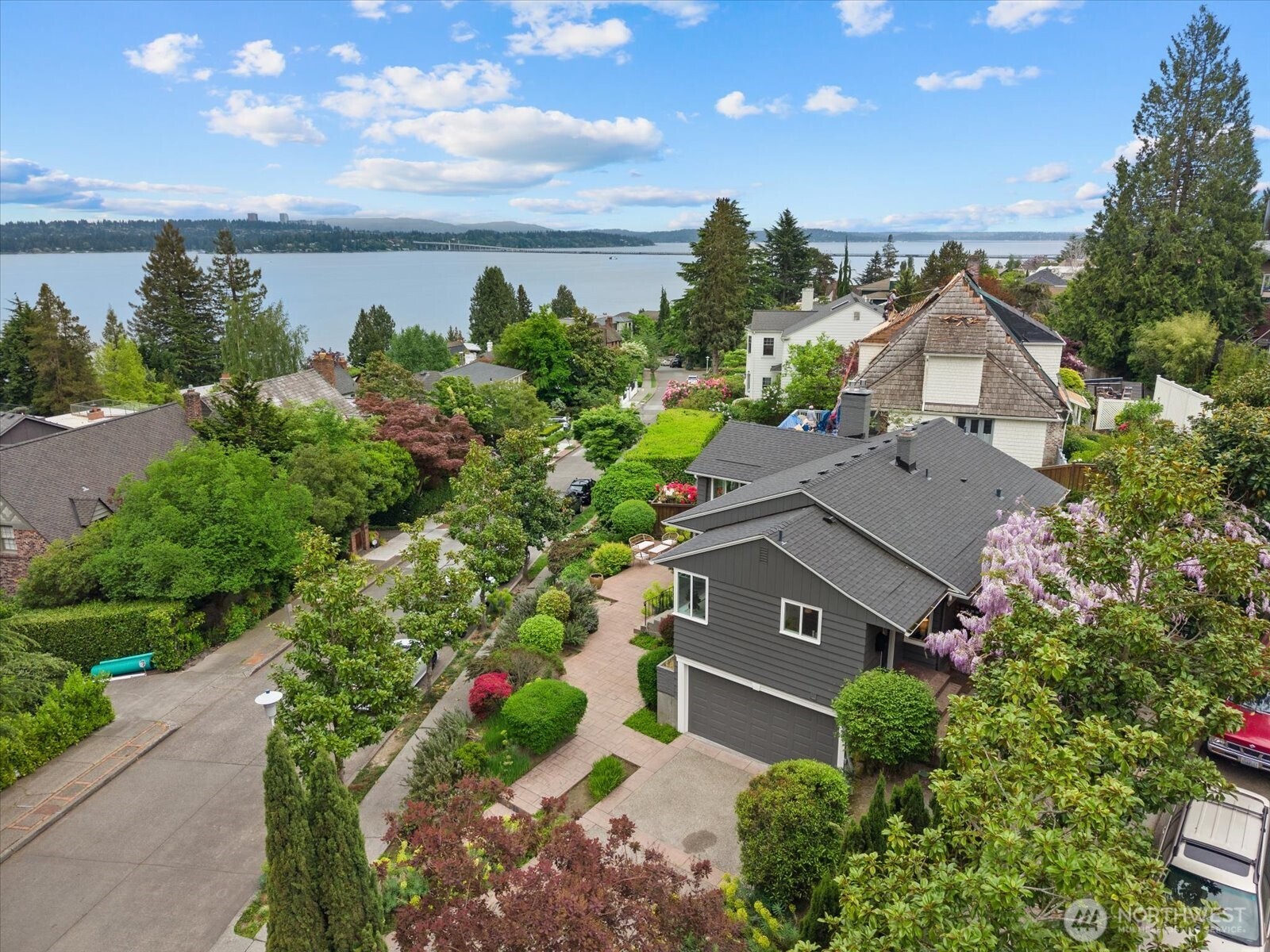 4565 E Laurel Drive NE, Seattle, WA 98105-3838