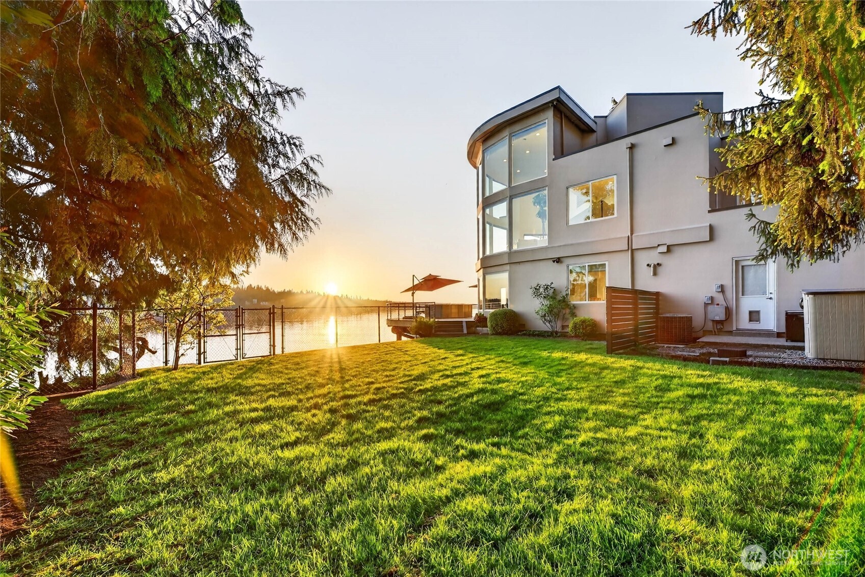 2007 E Lake Sammamish Parkway NE, Sammamish, WA 98074