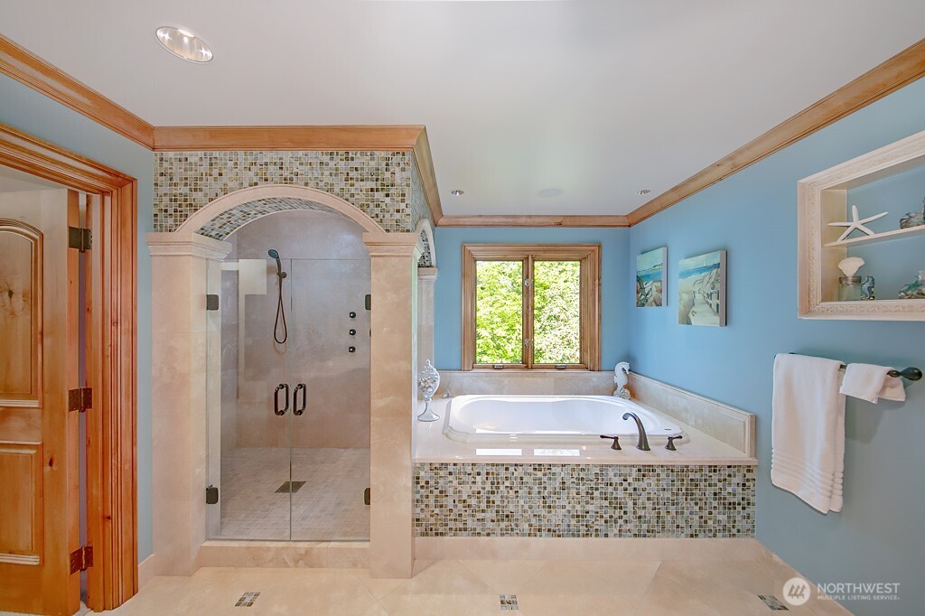 11211 Wachusett Road , Woodway, WA 98020