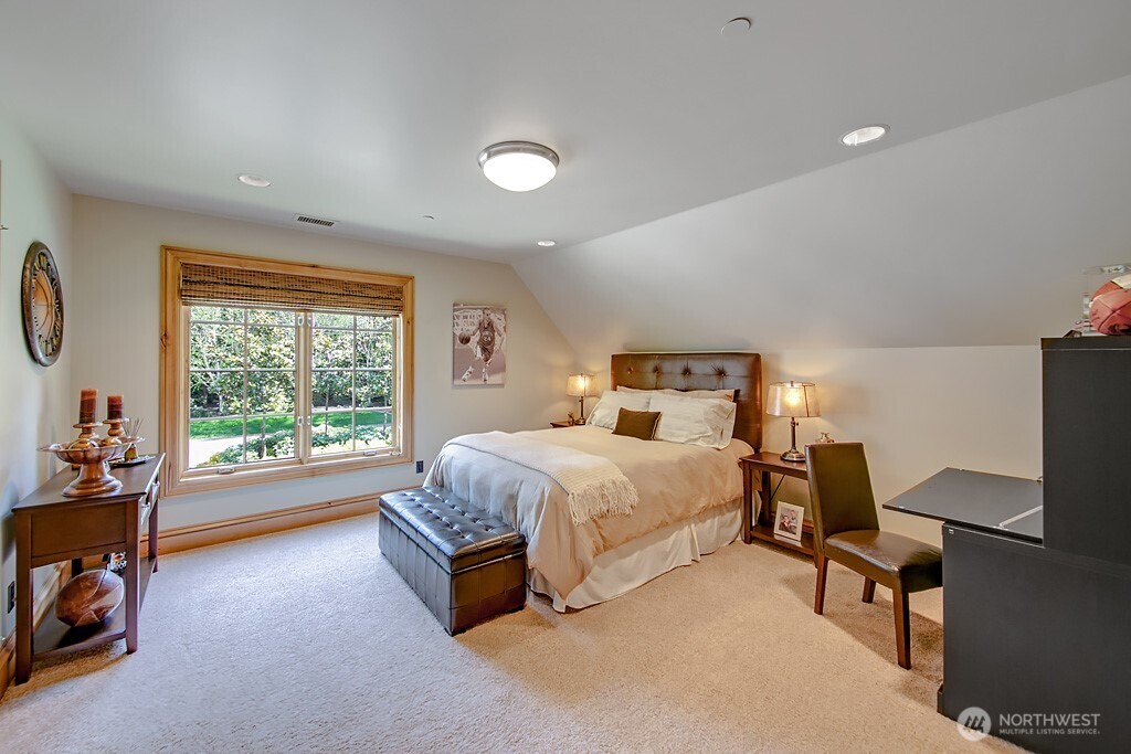 11211 Wachusett Road , Woodway, WA 98020