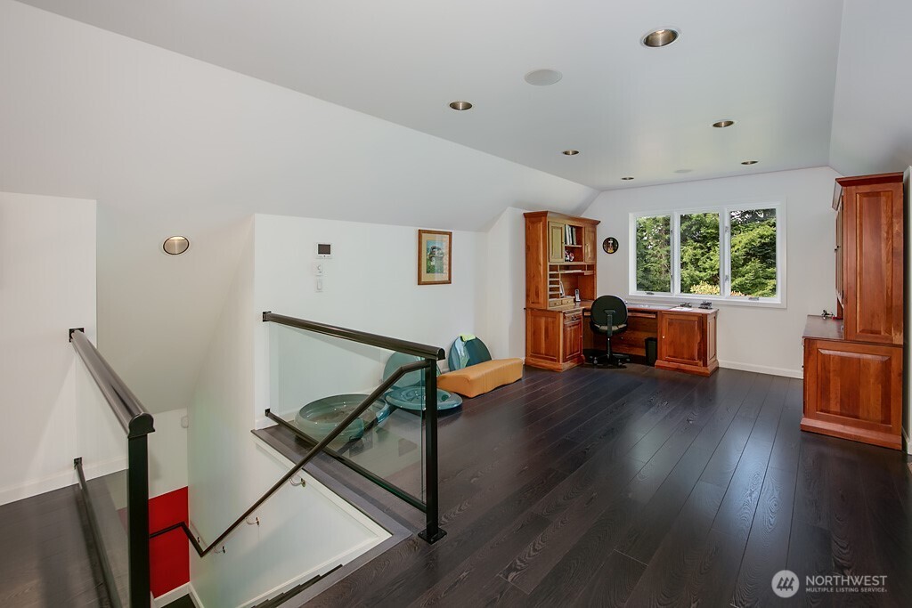11211 Wachusett Road , Woodway, WA 98020