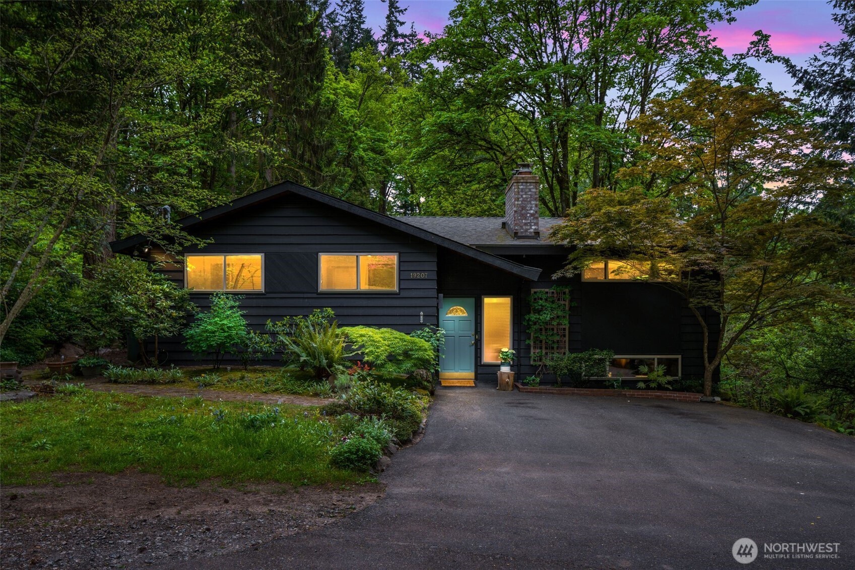 19207 40th Place NE, Lake Forest Park, WA 98155