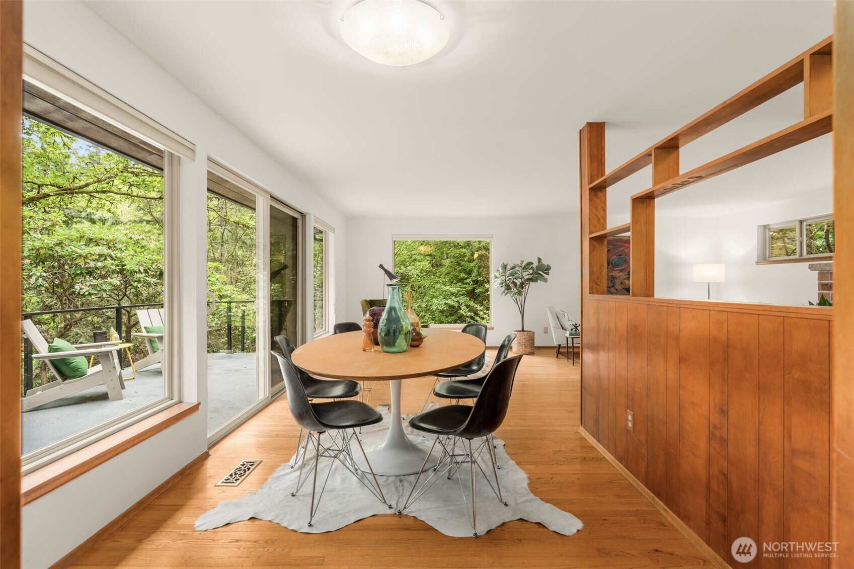 19207 40th Place NE, Lake Forest Park, WA 98155