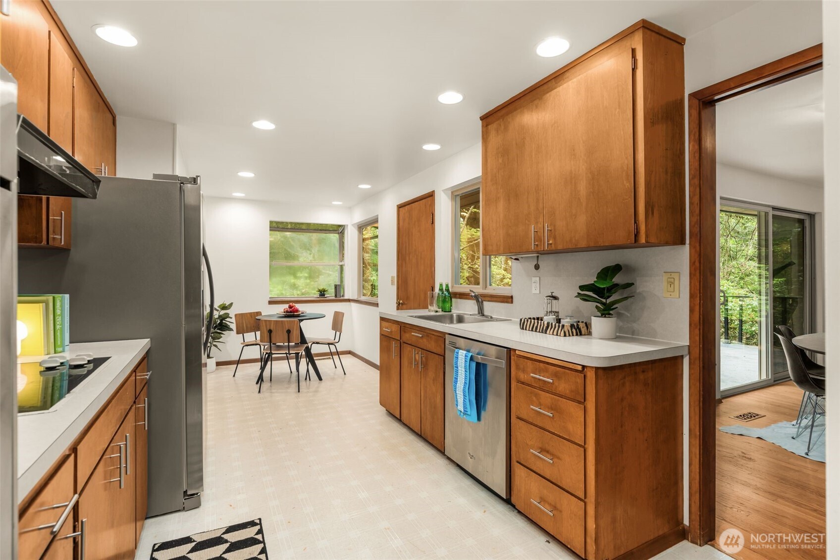 19207 40th Place NE, Lake Forest Park, WA 98155