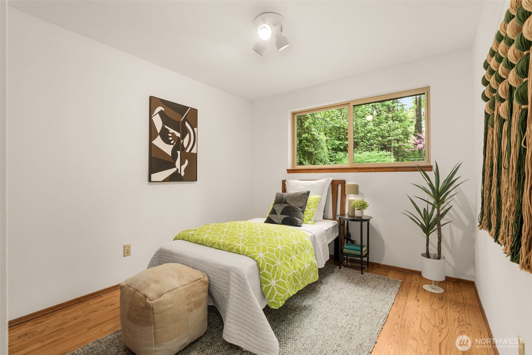 19207 40th Place NE, Lake Forest Park, WA 98155