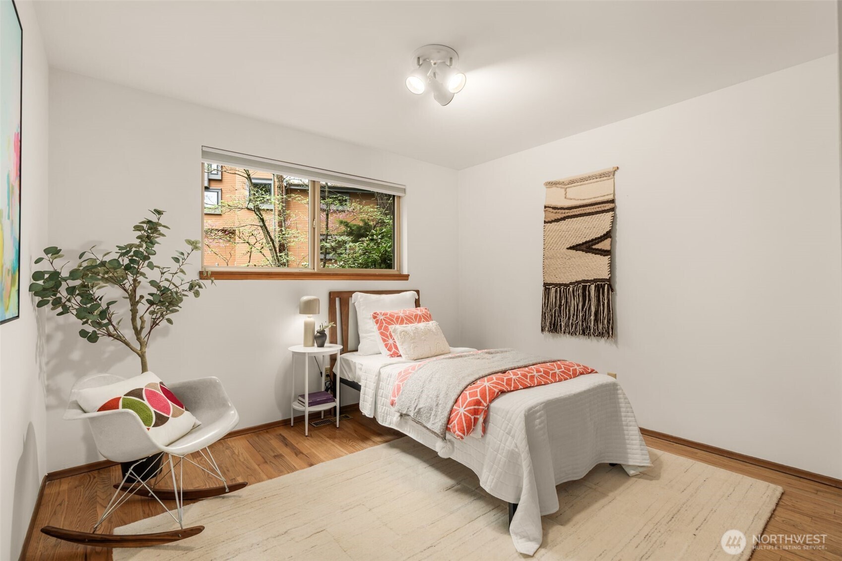 19207 40th Place NE, Lake Forest Park, WA 98155