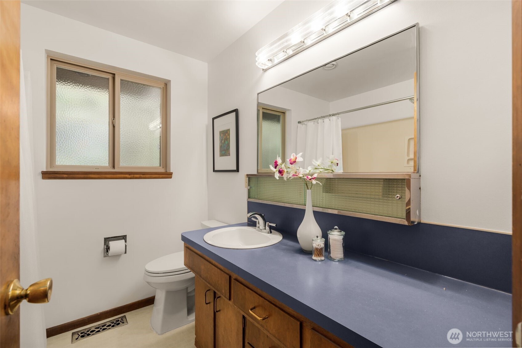 19207 40th Place NE, Lake Forest Park, WA 98155