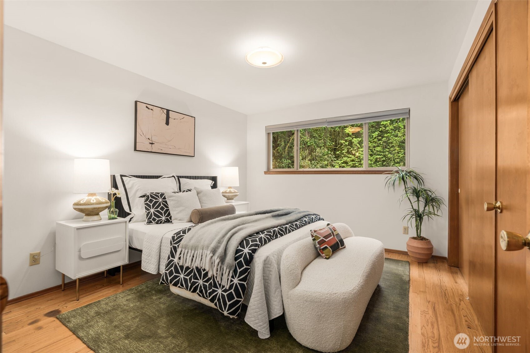 19207 40th Place NE, Lake Forest Park, WA 98155