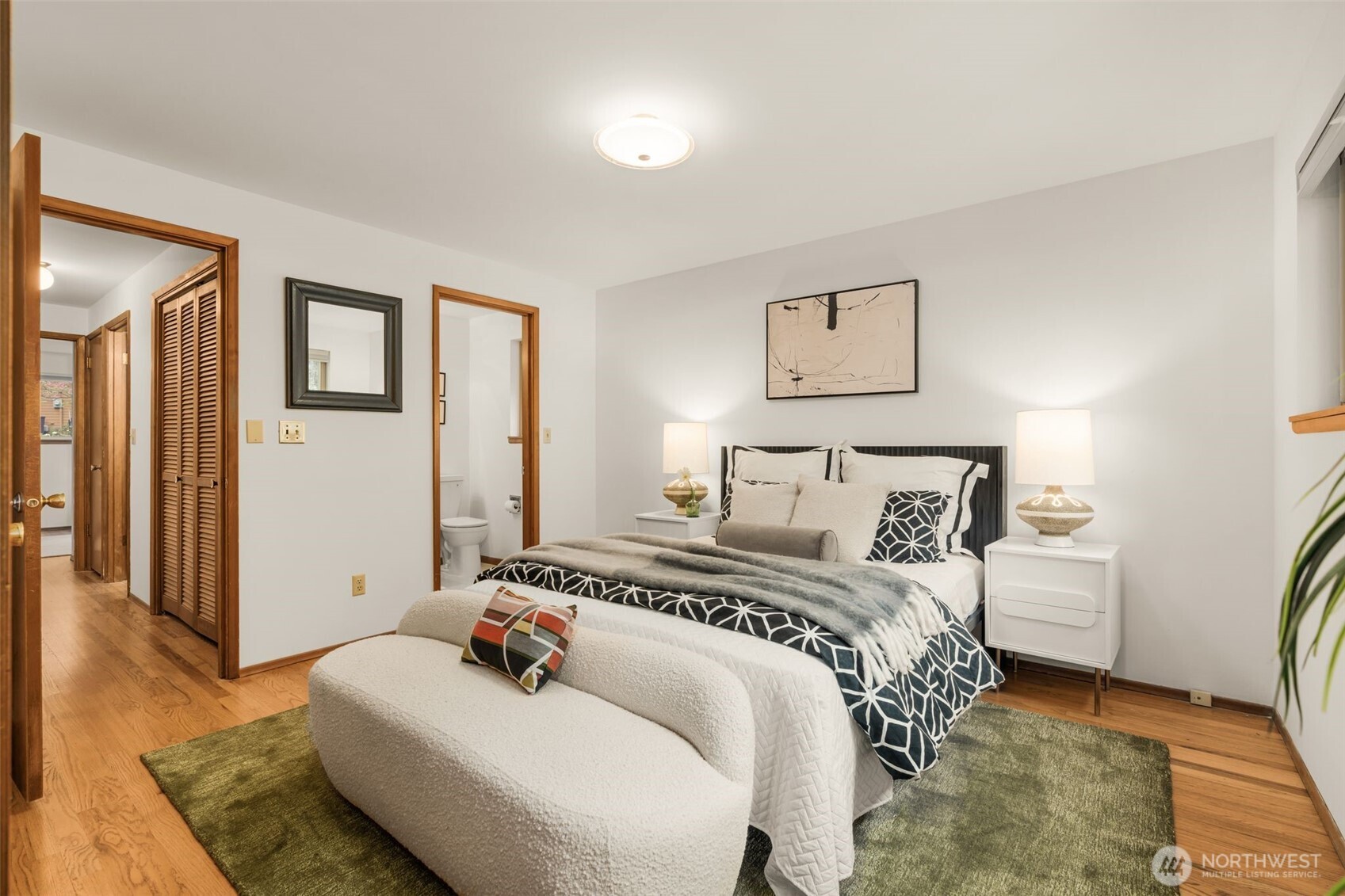 19207 40th Place NE, Lake Forest Park, WA 98155