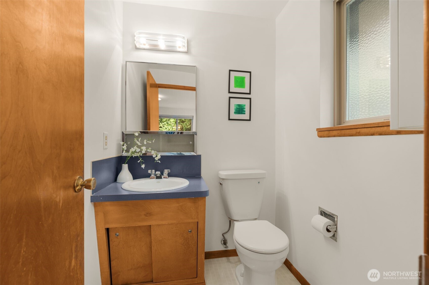 19207 40th Place NE, Lake Forest Park, WA 98155